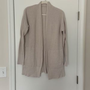 Lululemon cashlew sweater size S/M in cream!